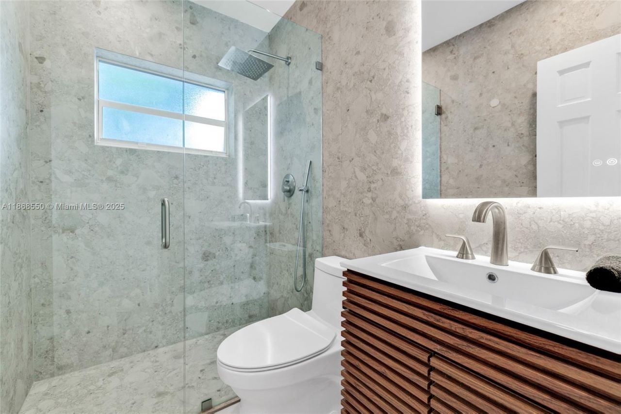 141 SW 23rd Rd, Miami, FL 33129 Photo