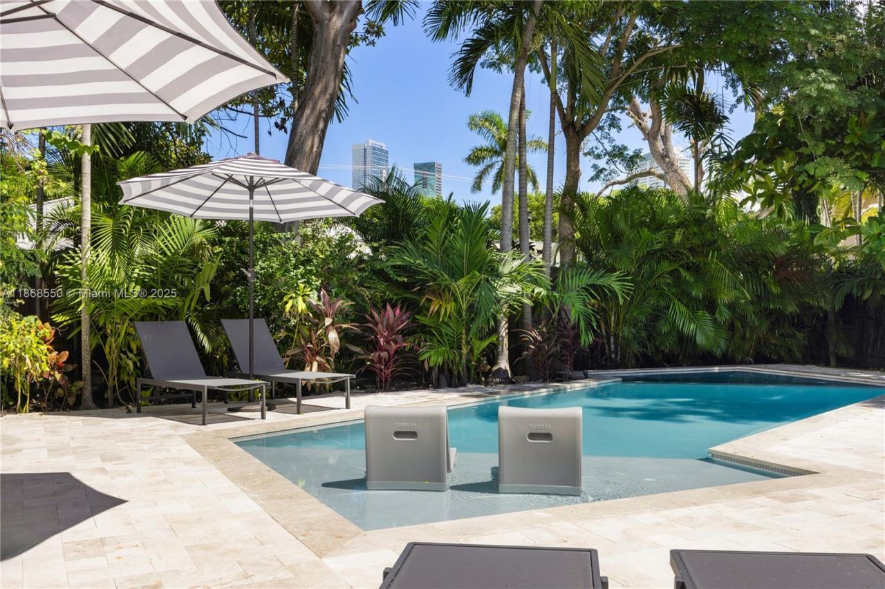 141 SW 23rd Rd, Miami, FL 33129 Photo