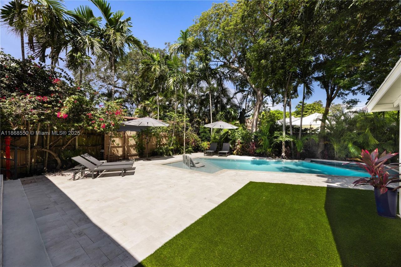 141 SW 23rd Rd, Miami, FL 33129 Photo