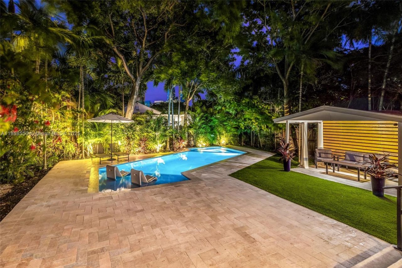 141 SW 23rd Rd, Miami, FL 33129 Photo