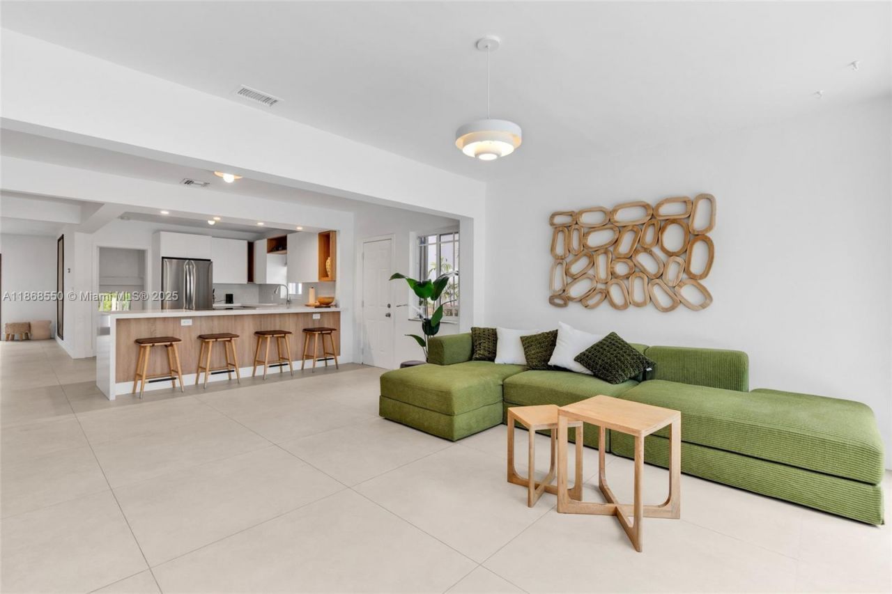 141 SW 23rd Rd, Miami, FL 33129 Photo