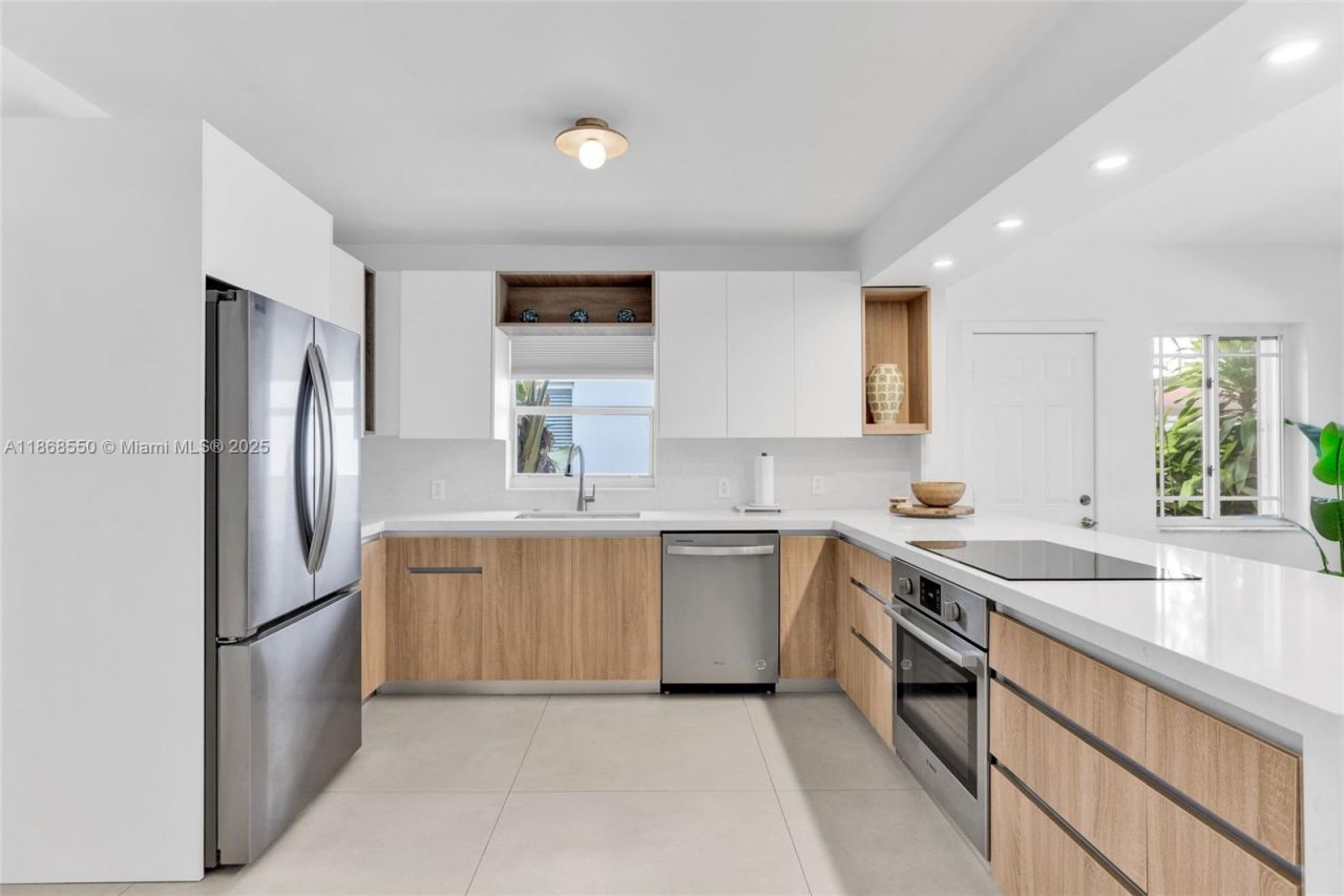 141 SW 23rd Rd, Miami, FL 33129 Photo