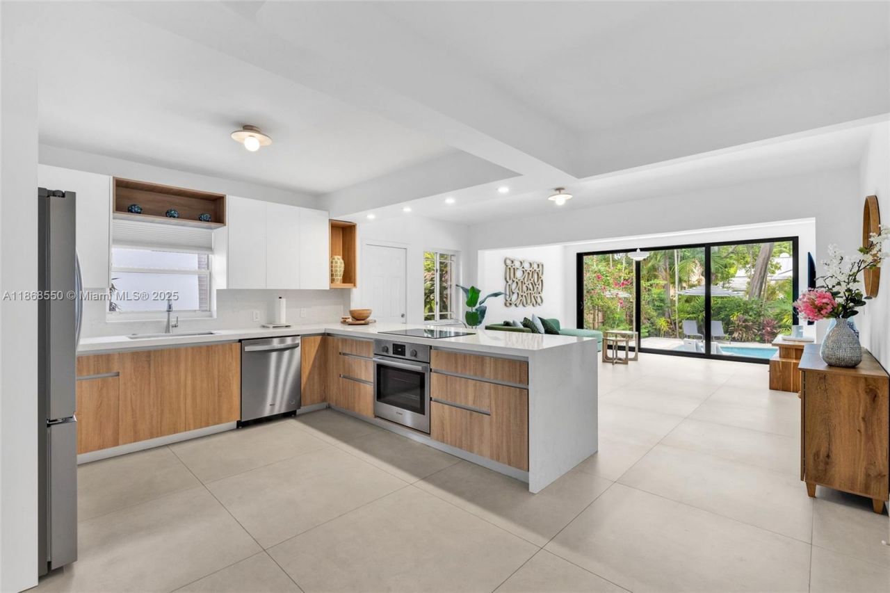 141 SW 23rd Rd, Miami, FL 33129 Photo