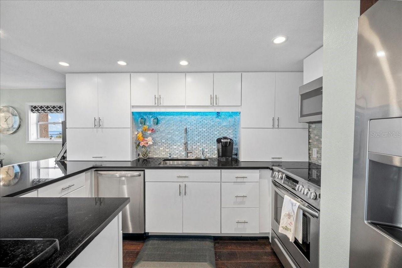 1120 N Shore Drive Ne, Unit 802, Saint Petersburg, FL 33701 Photo