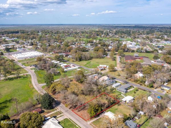 1024 W St Peter Street , New Iberia, LA 70560