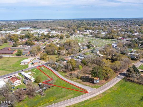 1101 W Main Street , New Iberia, LA 70560