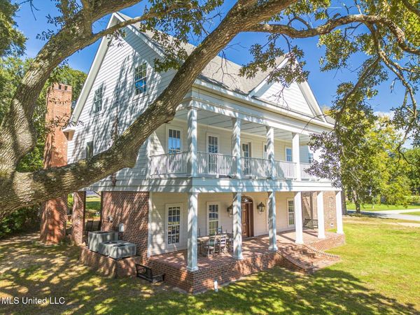 726 Wiggins Circle, Pascagoula, MS 39581