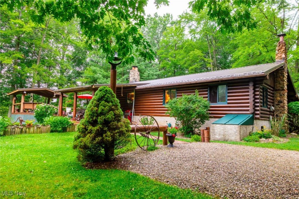 327 Township Road 350, Sullivan, OH 44880 Main Photo