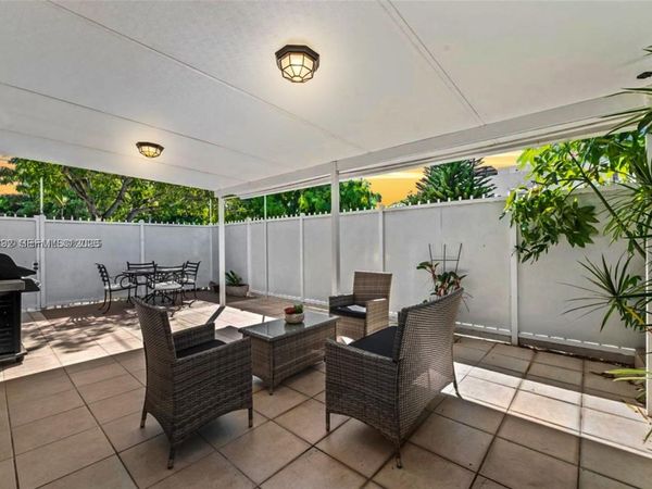 944 SW 10th Ave, Miami, FL 33130