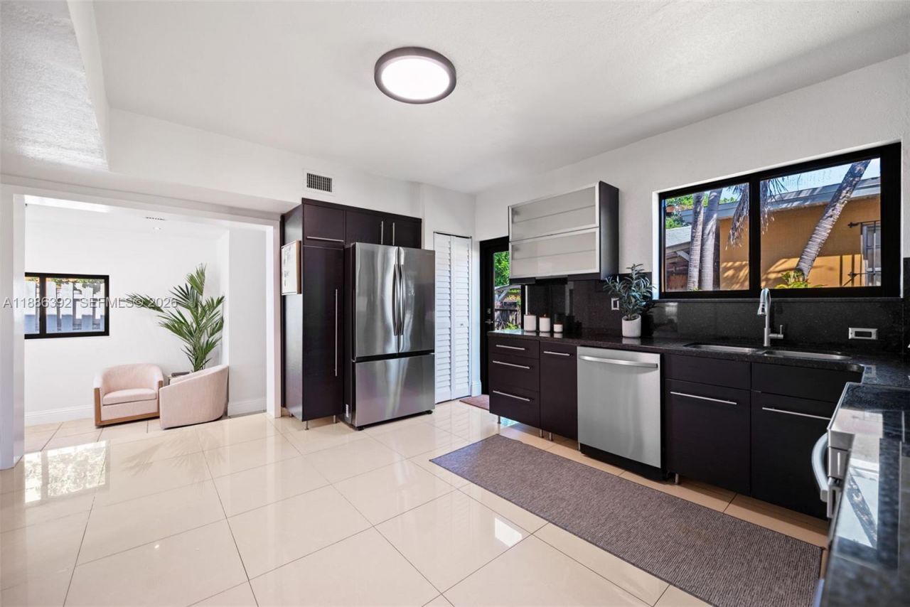 944 SW 10th Ave, Miami, FL 33130 Photo