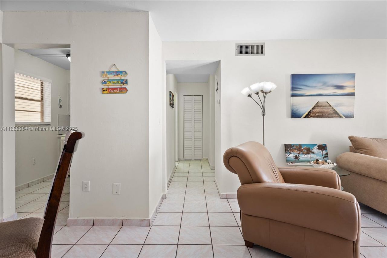 730 Pennsylvania Ave, Unit 210, Miami Beach, FL 33139 Photo