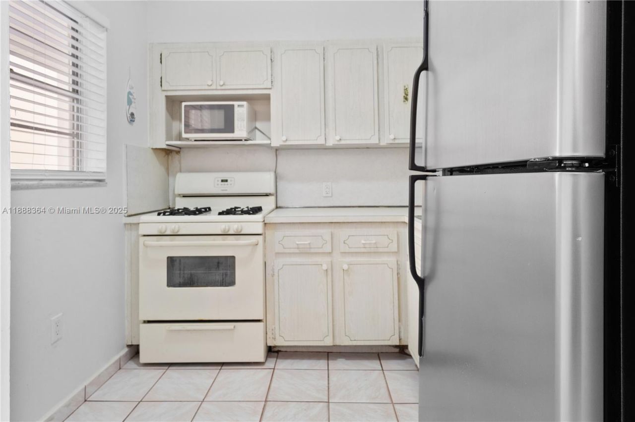 730 Pennsylvania Ave, Unit 210, Miami Beach, FL 33139 Photo