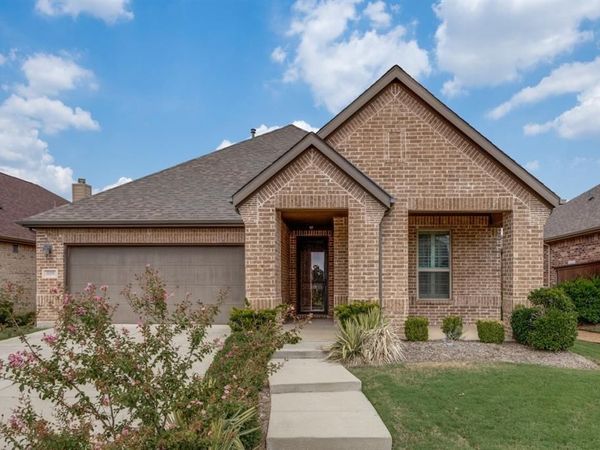 809 Orleans Square, Aubrey, TX 76227