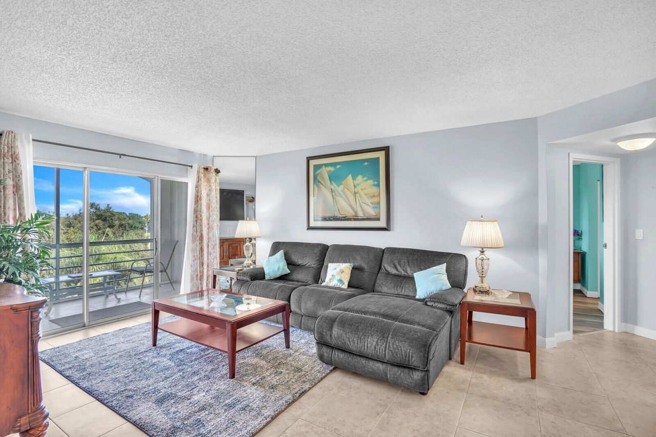 3959 Via Poinciana, Unit 503, Lake Worth, FL 33467 Photo