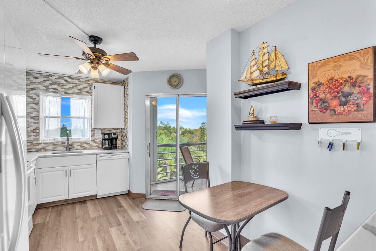 3959 Via Poinciana, Unit 503, Lake Worth, FL 33467 Photo
