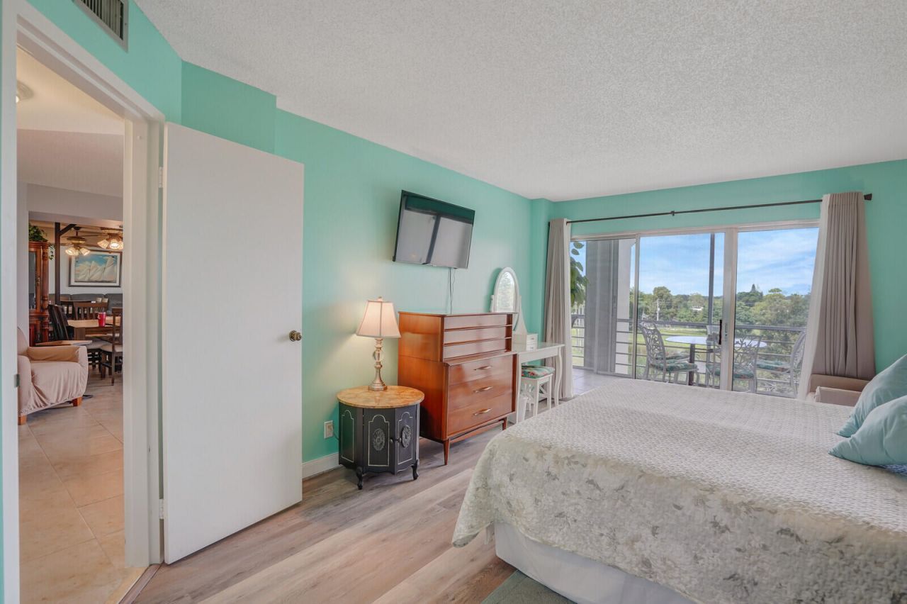 3959 Via Poinciana, Unit 503, Lake Worth, FL 33467 Photo
