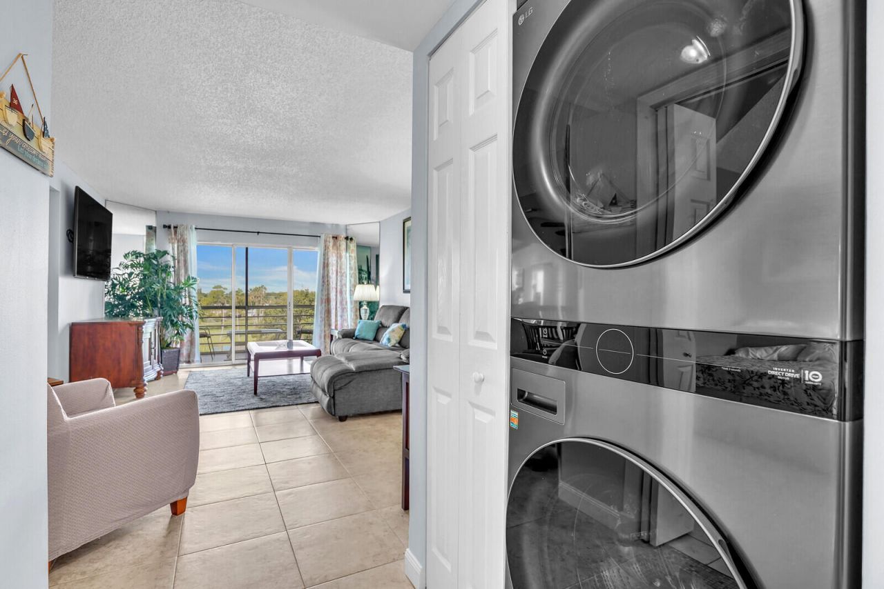3959 Via Poinciana, Unit 503, Lake Worth, FL 33467 Photo
