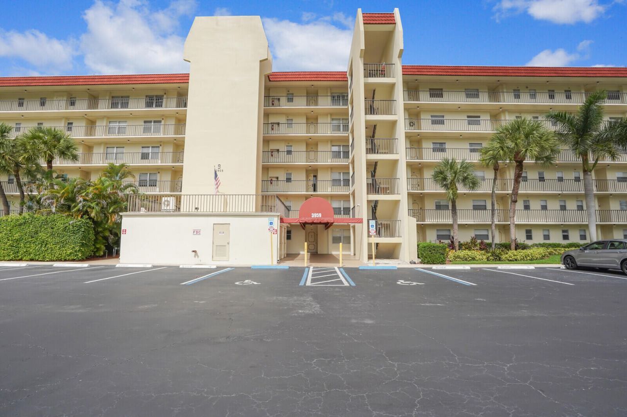3959 Via Poinciana, Unit 503, Lake Worth, FL 33467 Photo