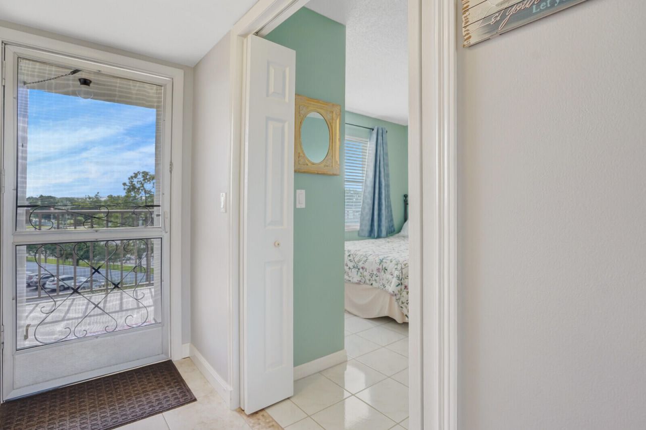 3959 Via Poinciana, Unit 503, Lake Worth, FL 33467 Photo