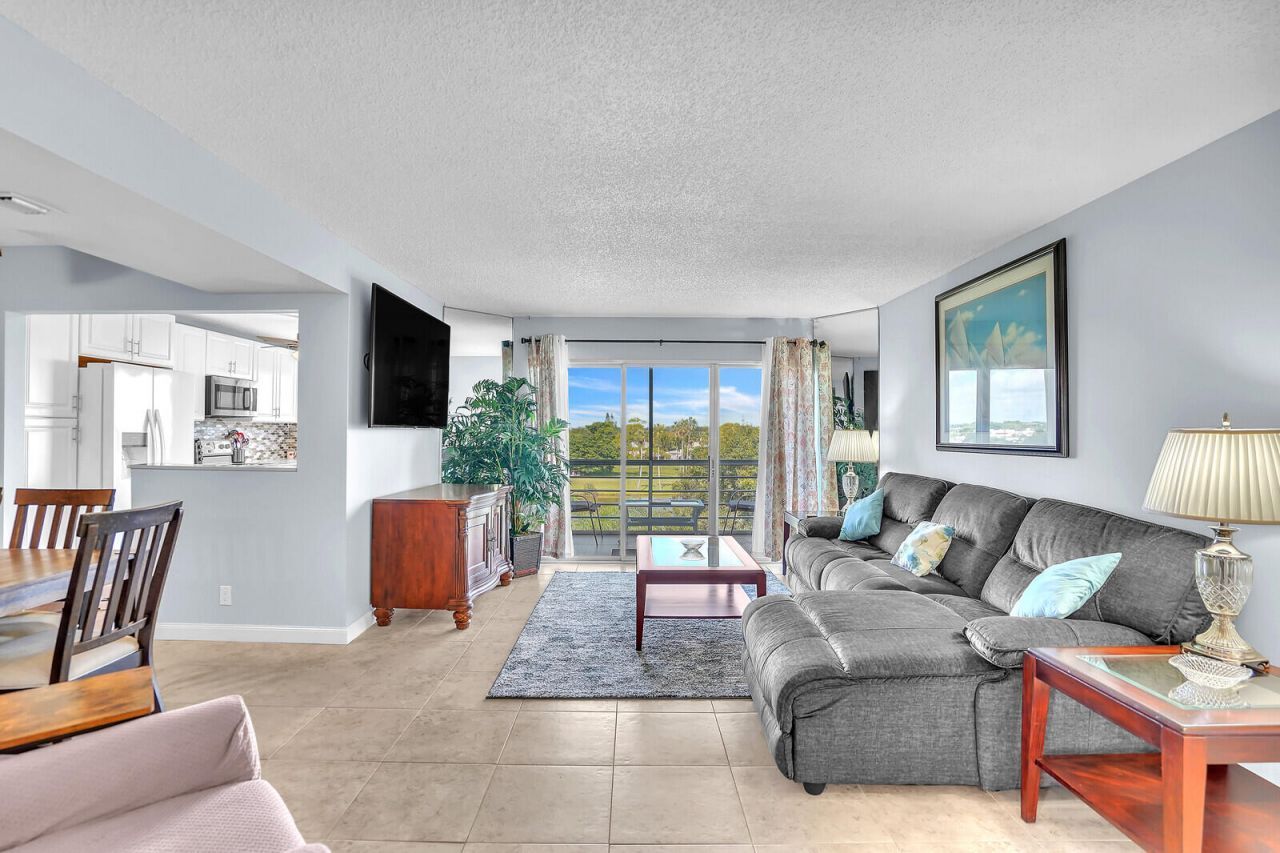 3959 Via Poinciana, Unit 503, Lake Worth, FL 33467 Photo