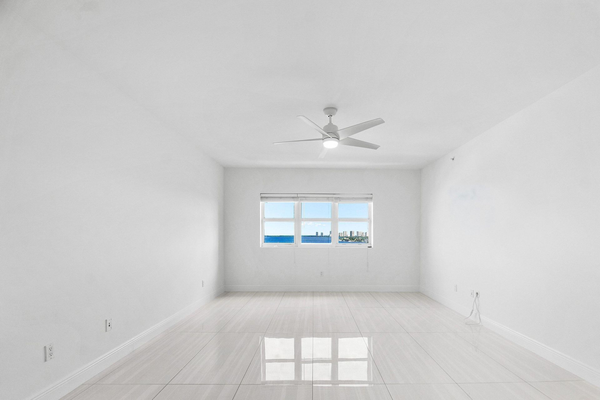 2650 Lake Shore Drive, Unit 1005, Riviera Beach, FL 33404 Photo