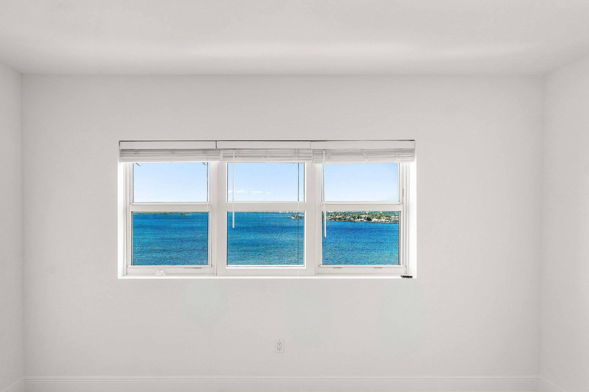 2650 Lake Shore Drive, Unit 1005, Riviera Beach, FL 33404 Photo