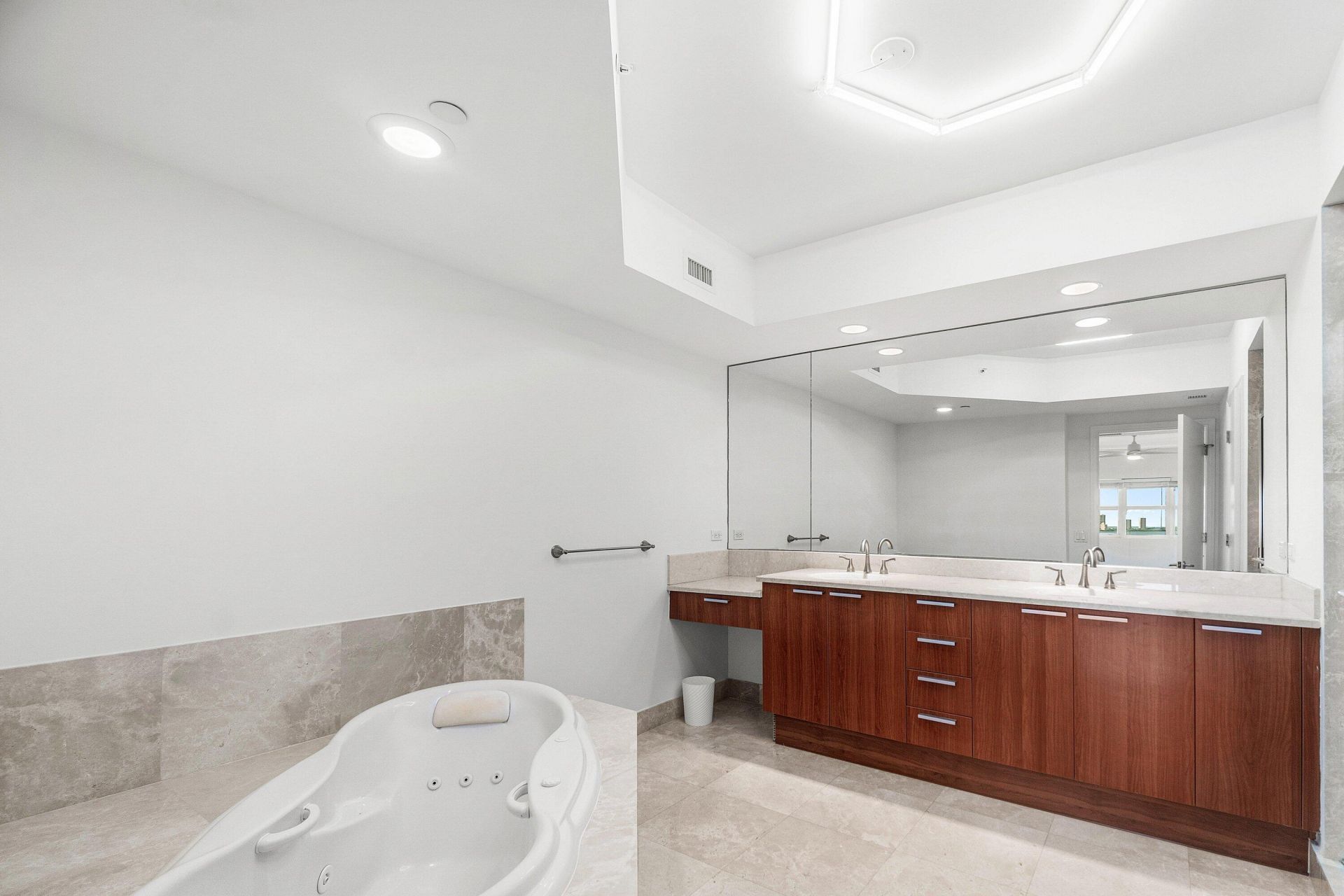 2650 Lake Shore Drive, Unit 1005, Riviera Beach, FL 33404 Photo