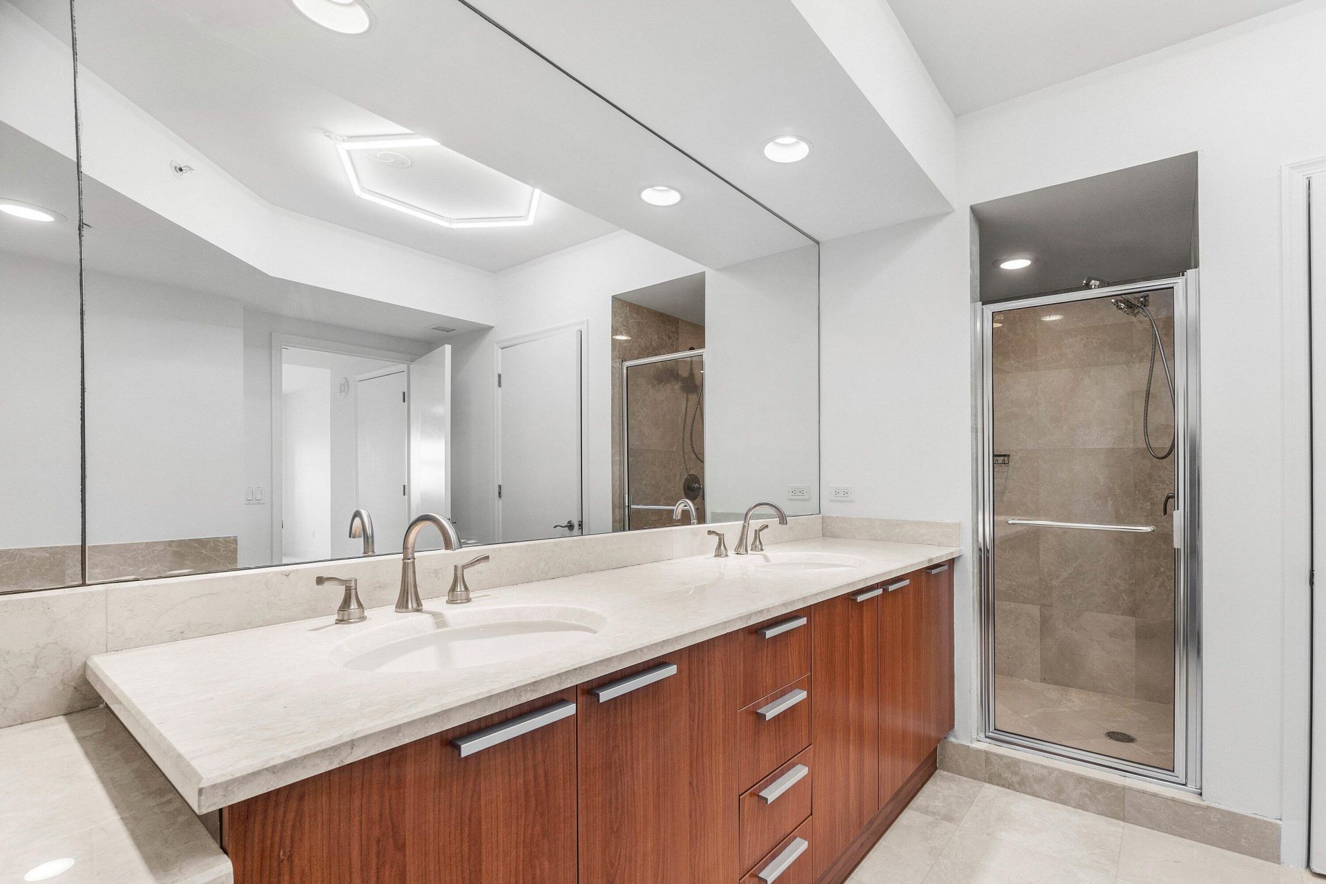 2650 Lake Shore Drive, Unit 1005, Riviera Beach, FL 33404 Photo