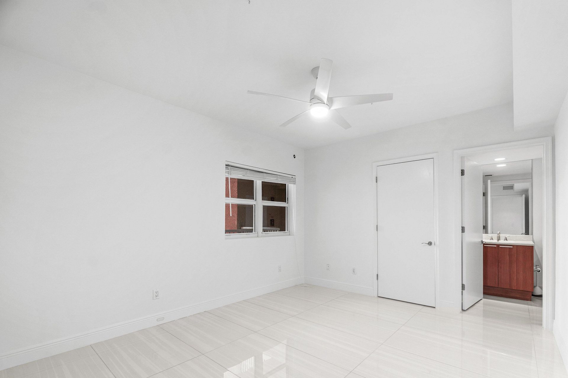 2650 Lake Shore Drive, Unit 1005, Riviera Beach, FL 33404 Photo