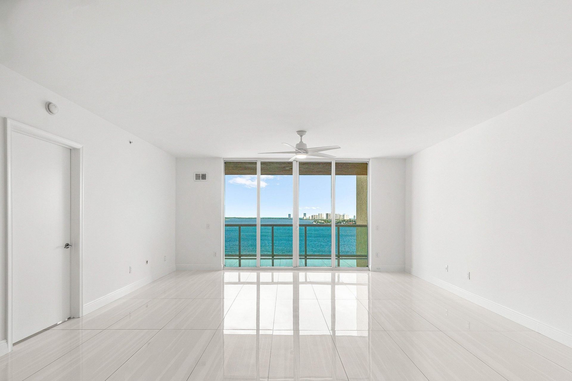 2650 Lake Shore Drive, Unit 1005, Riviera Beach, FL 33404 Photo