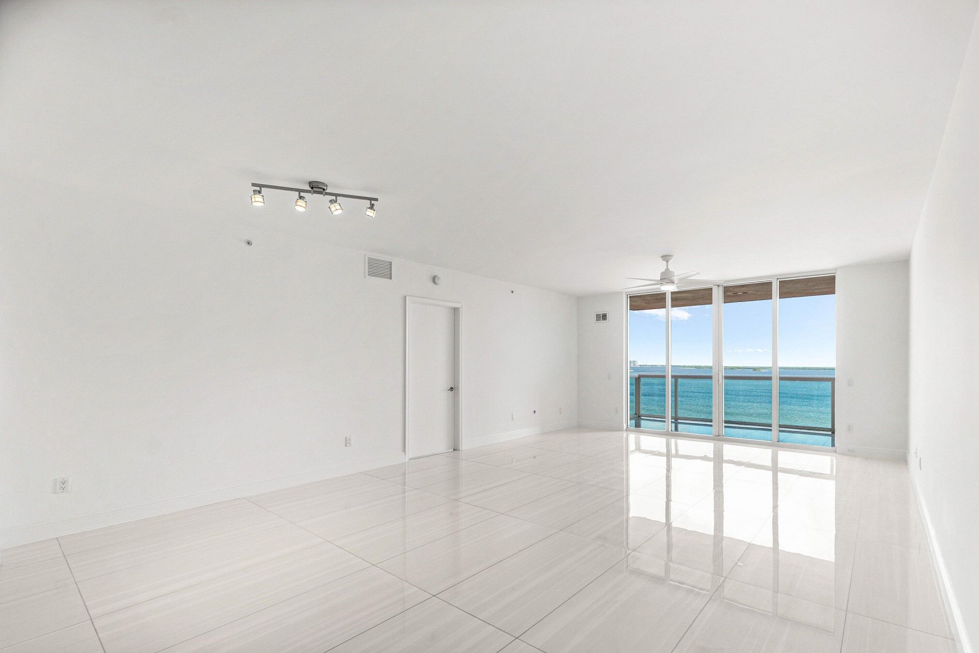 2650 Lake Shore Drive, Unit 1005, Riviera Beach, FL 33404 Photo