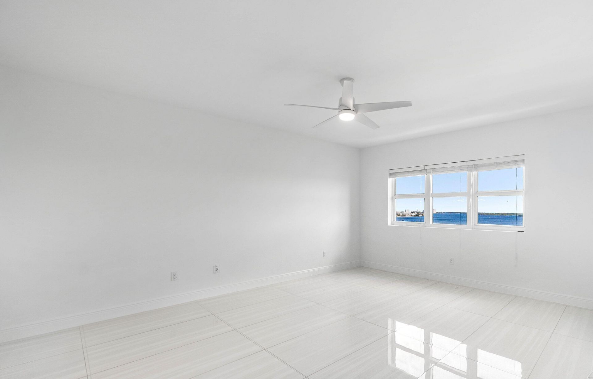 2650 Lake Shore Drive, Unit 1005, Riviera Beach, FL 33404 Photo