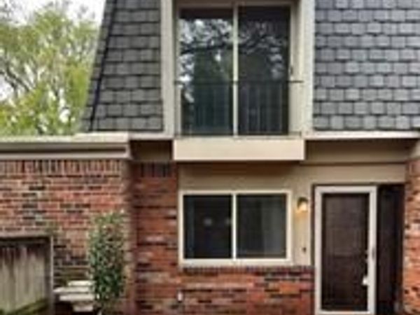 1012 STRATFORD Lane, Bloomfield Hills, MI 48304