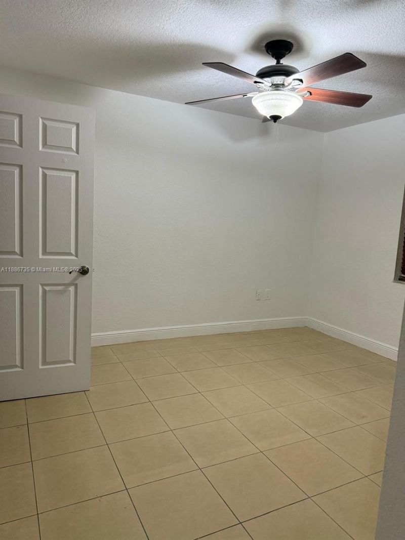 8039 Lake Dr, Unit 102, Doral, FL 33166 Photo