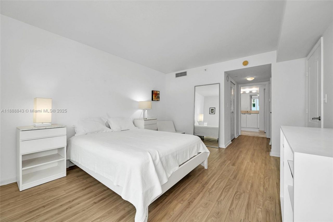 2101 Brickell Avenue, Unit 905, Miami, FL 33129 Photo