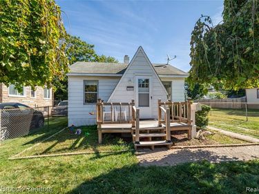 23376 Harding Avenue, Hazel Park, MI 48030