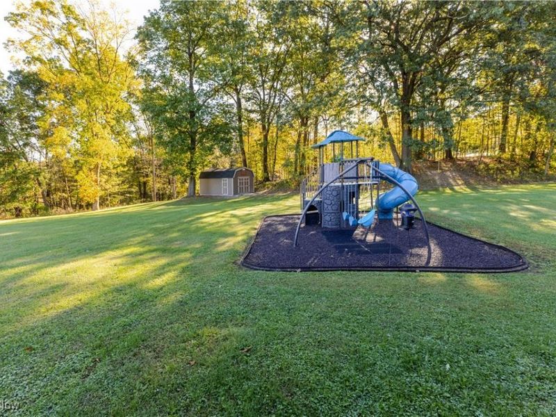 226 High Acres Drive, Chester, WV 26034 Photo 12