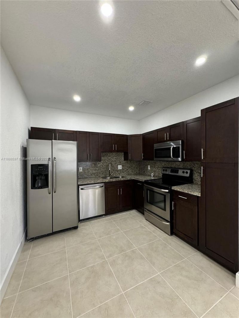 16820 SW 1st Mnr, Pembroke Pines, FL 33027 Photo