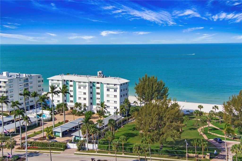 2011 Gulf Shore Blvd N, Unit 56, Naples, FL 34102 Photo