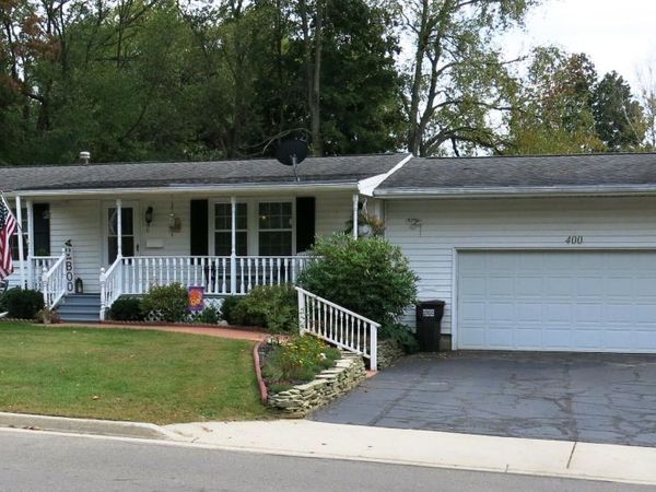 400 Parkwood Drive, Jonesville, MI 49250