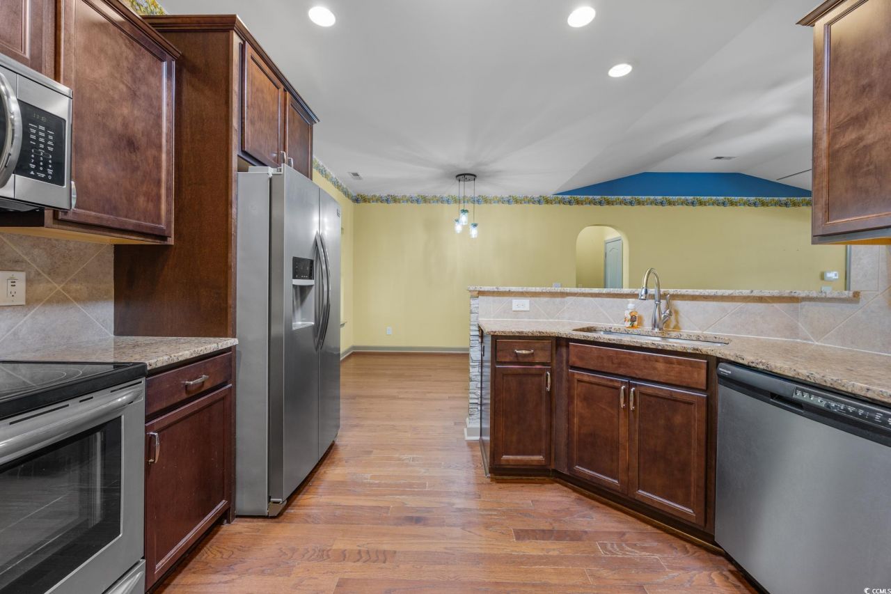 817 Derbyshire Ct. Photo 12