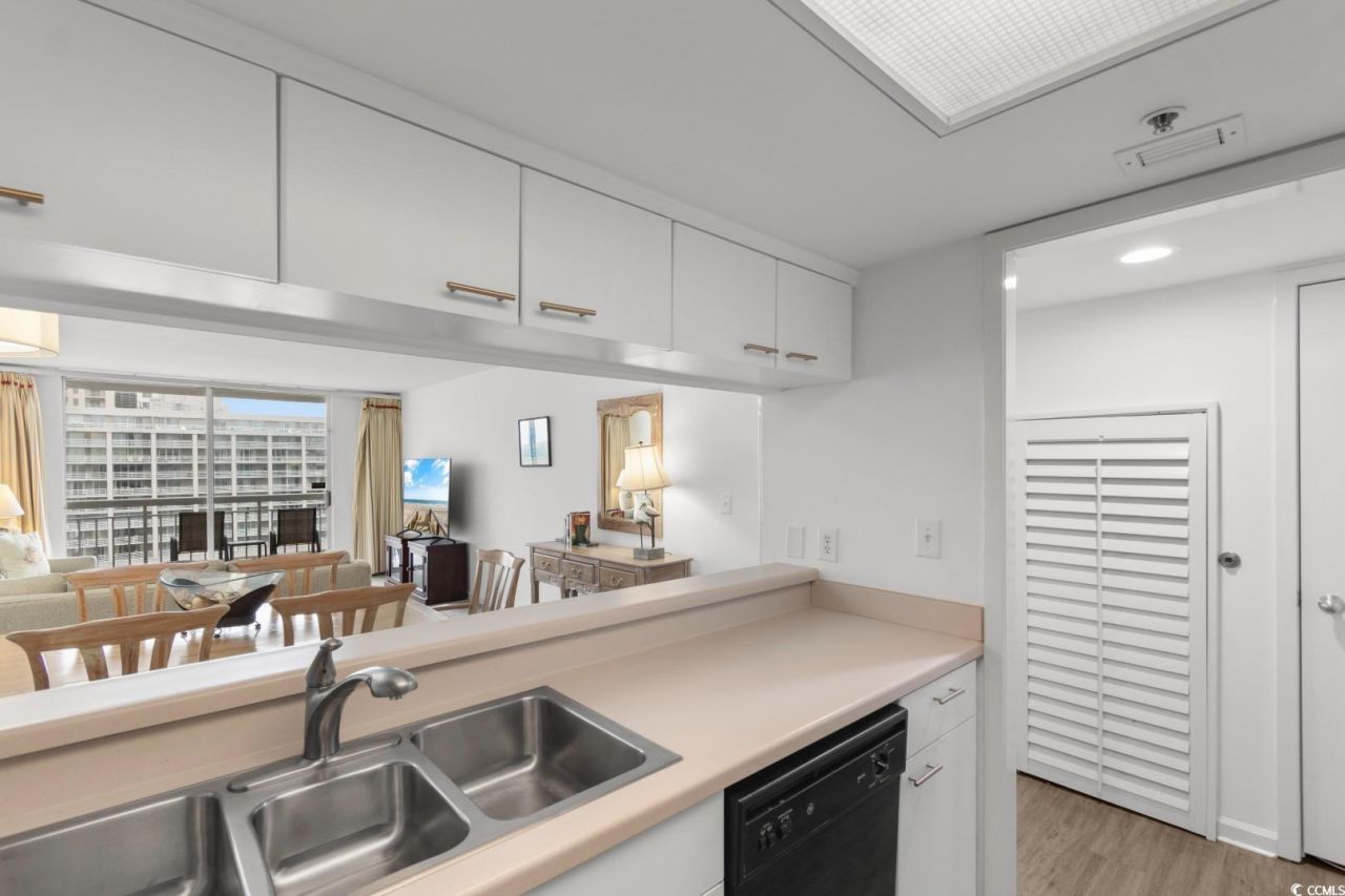 9820 Queensway Blvd. Photo 7