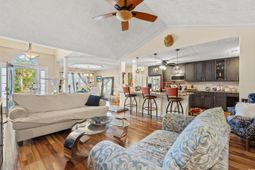 333 Ashwood Ln. photo 4