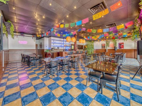 Restaurant and Bar For Sale On N Pine Island Road, Tamarac, FL 33351