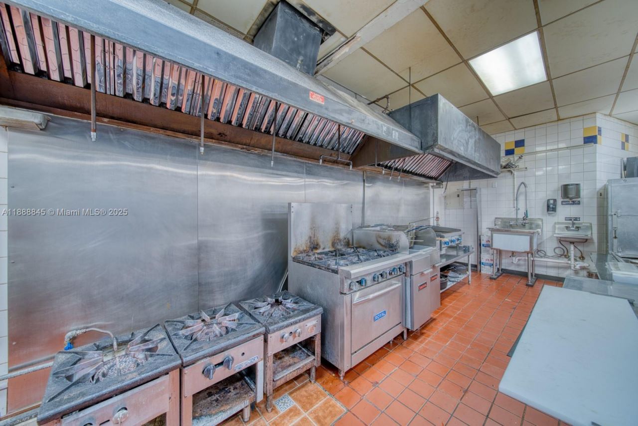 Restaurant And Bar For Sale On N Pine Island Road, Tamarac, FL 33351 Photo