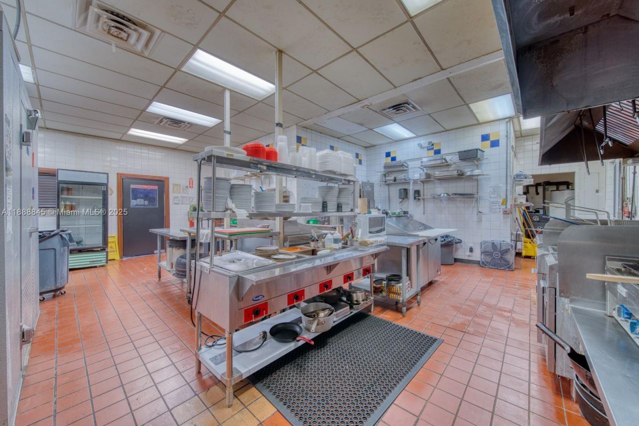 Restaurant And Bar For Sale On N Pine Island Road, Tamarac, FL 33351 Photo