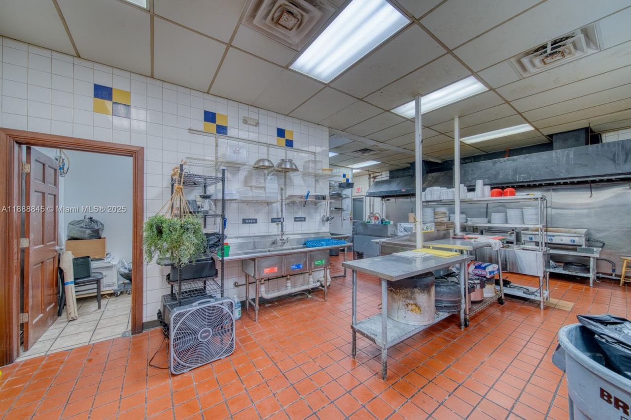 Restaurant And Bar For Sale On N Pine Island Road, Tamarac, FL 33351 Photo