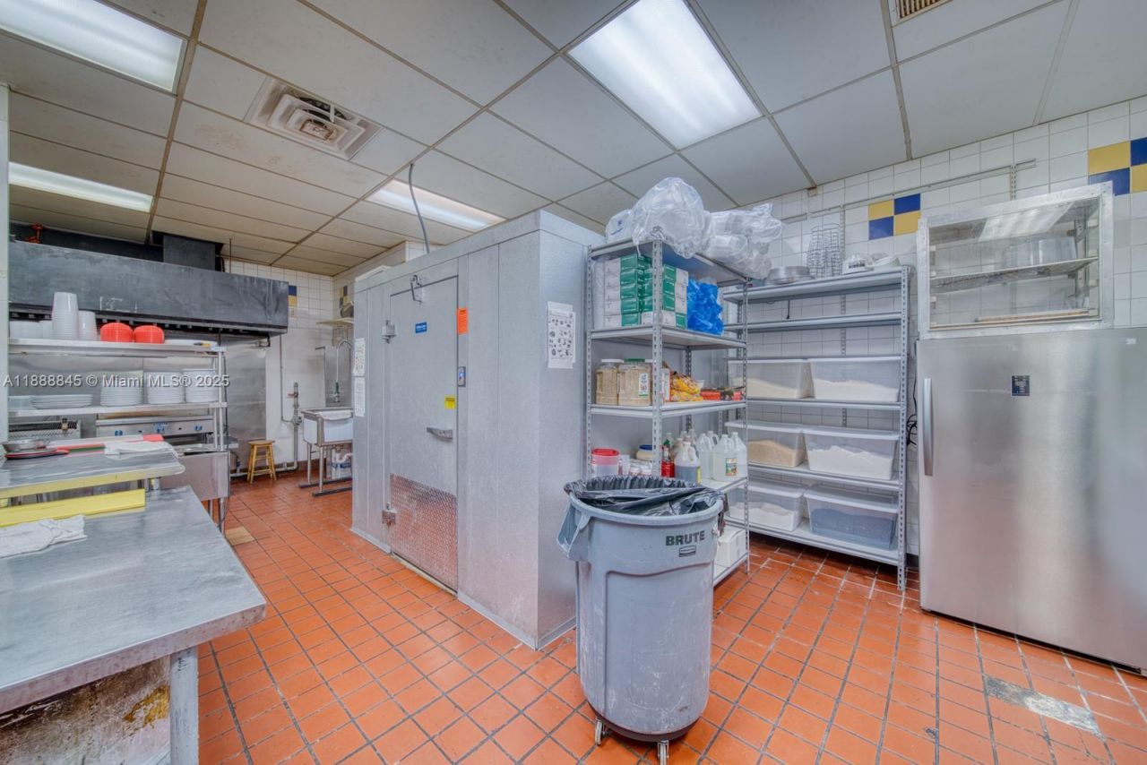 Restaurant And Bar For Sale On N Pine Island Road, Tamarac, FL 33351 Photo