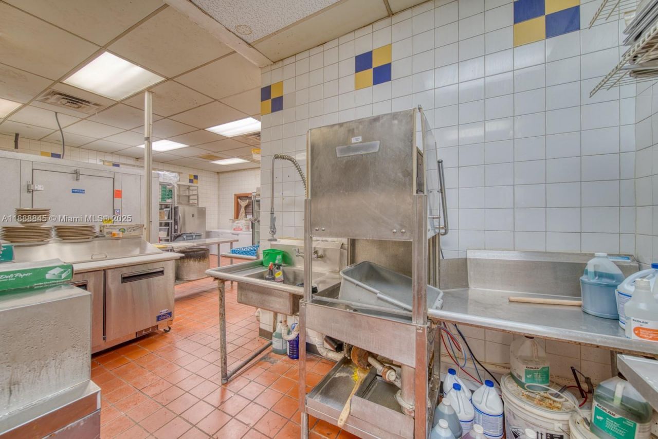 Restaurant And Bar For Sale On N Pine Island Road, Tamarac, FL 33351 Photo