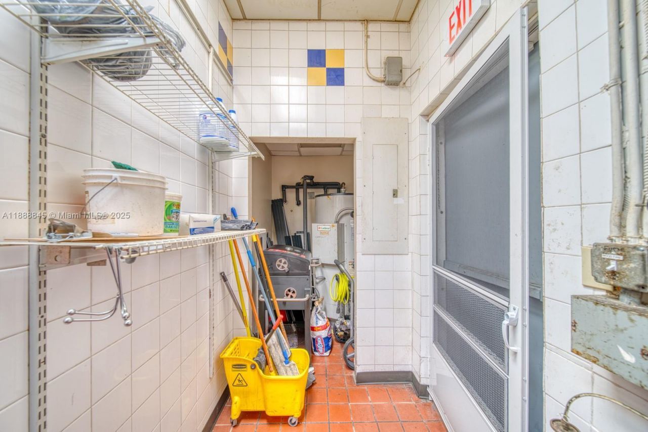 Restaurant And Bar For Sale On N Pine Island Road, Tamarac, FL 33351 Photo